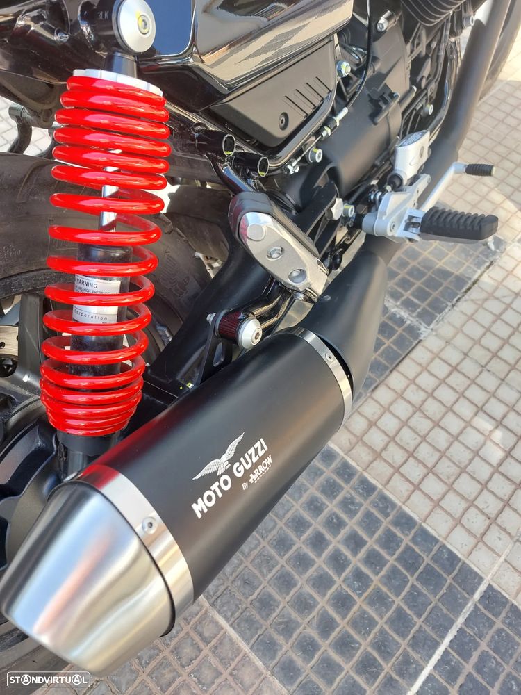 Moto Guzzi V7 Stone Special Edition - 11