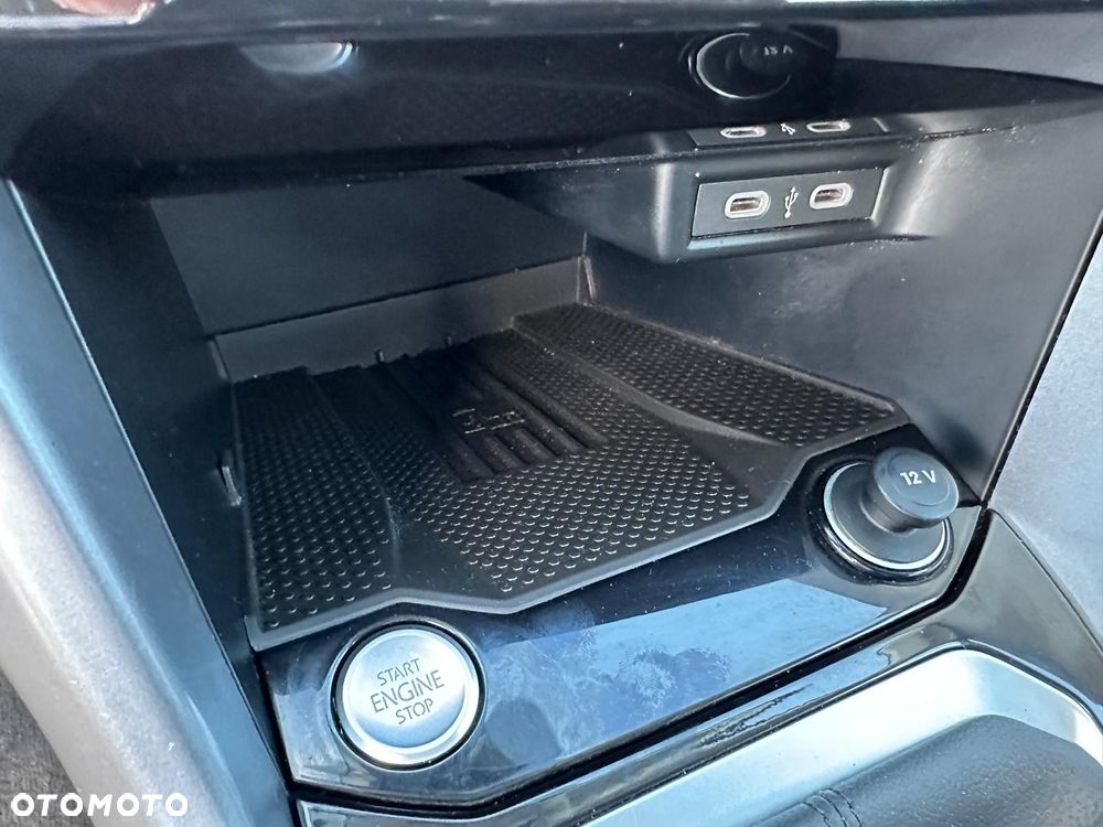 Volkswagen T-Roc - 17