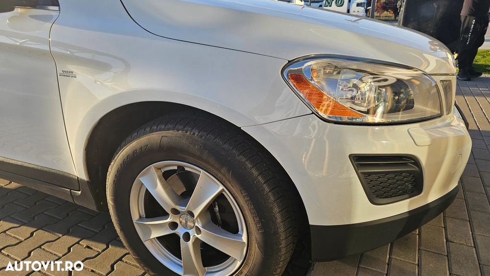 Volvo XC 60 D5 AWD Geartronic Momentum - 2