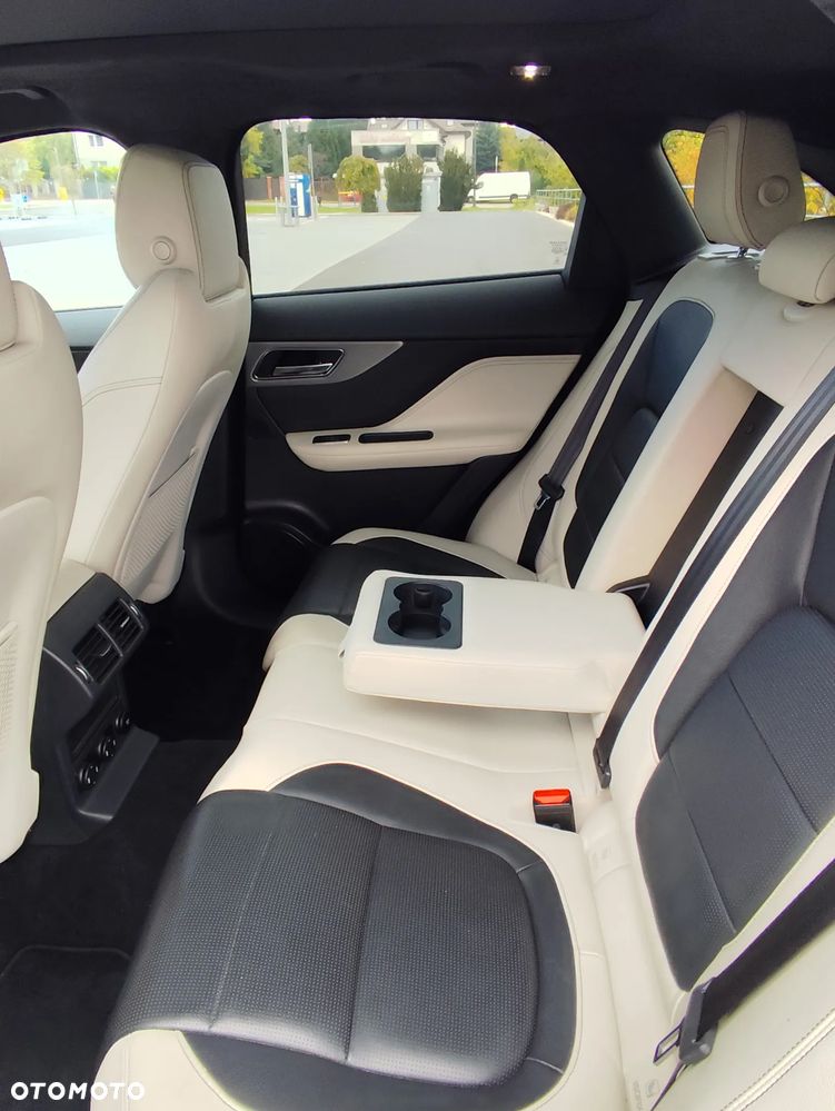Jaguar F-Pace - 31