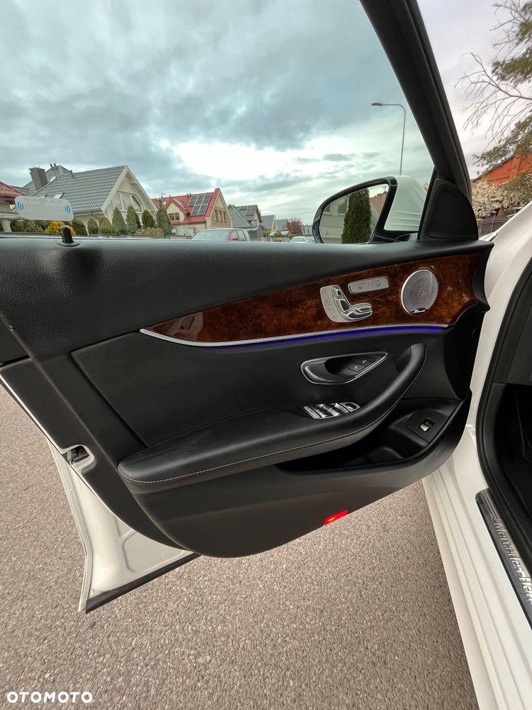 Mercedes-Benz Klasa E 300 9G-TRONIC AMG Line - 16