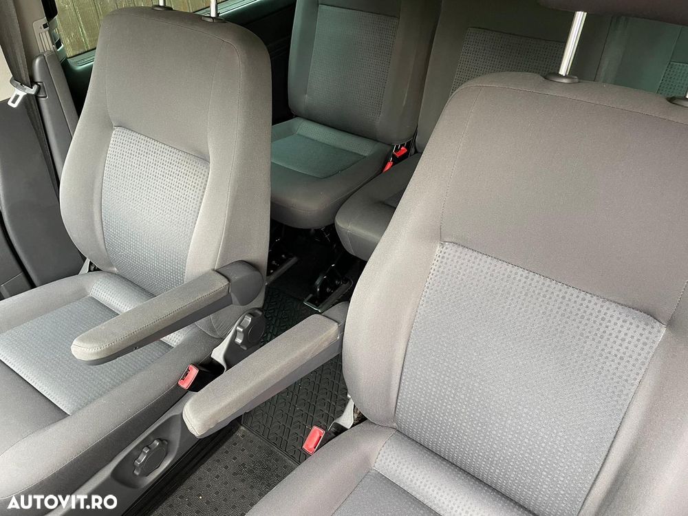 Volkswagen Caravelle - 7