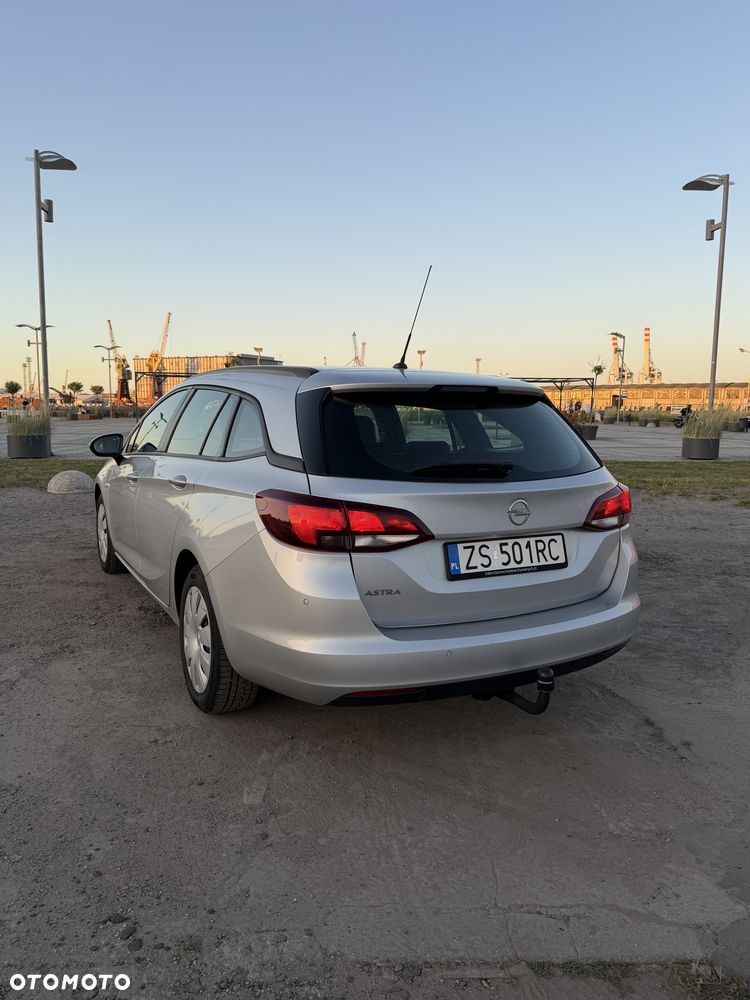 Opel Astra 2019 photo 2