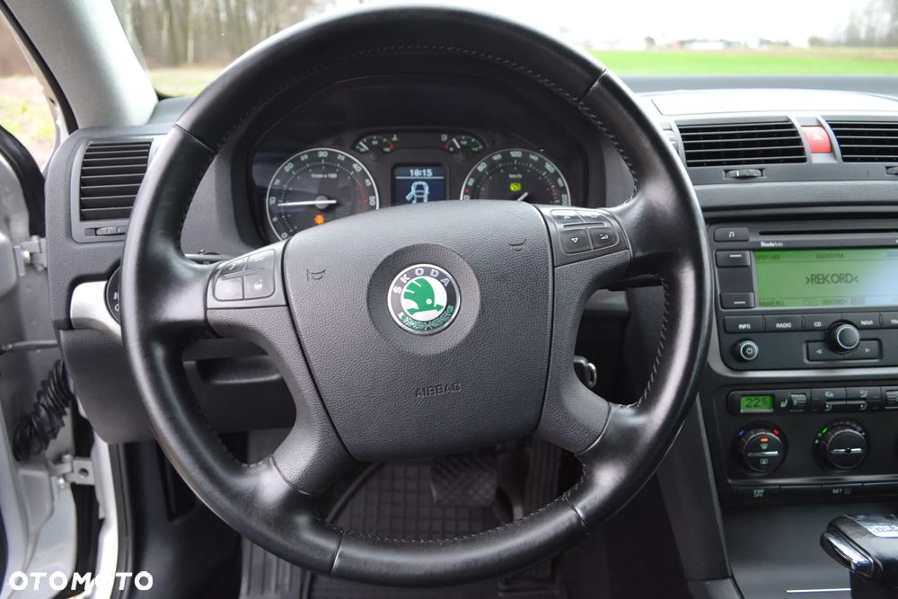 Skoda Octavia 2.0 TDI Elegance DSG - 24