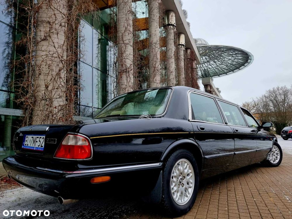 Jaguar XJ - 4