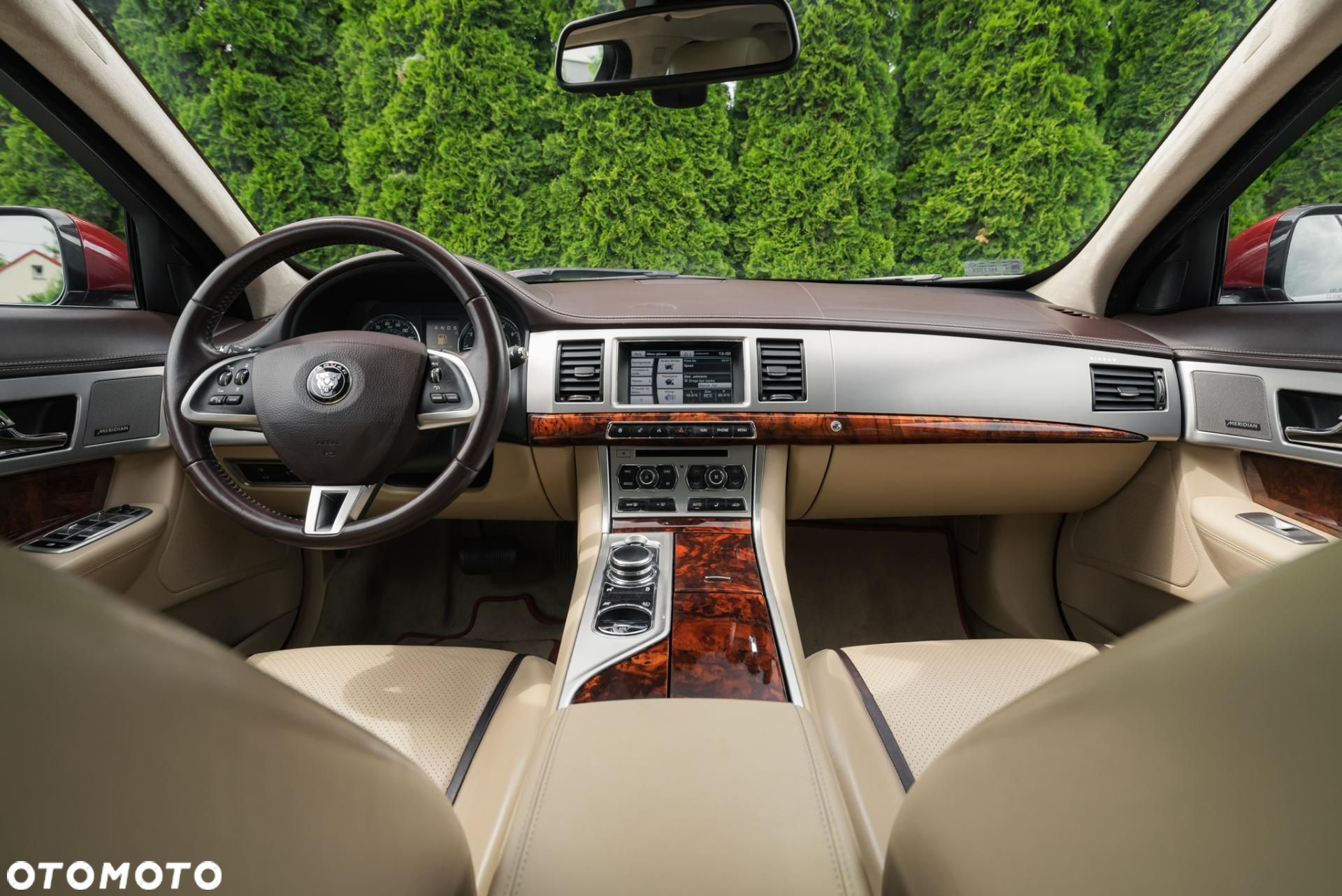 Jaguar XF - 10