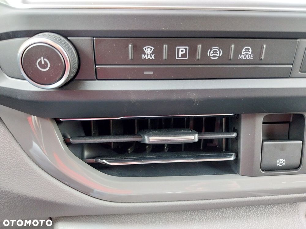 Volkswagen Caravelle Nowa Caravelle silnik: 2,0 l TDI 150 KM / skrzynia biegów: 6-biegowa manualna rozstaw osi: 3500 mm - 26