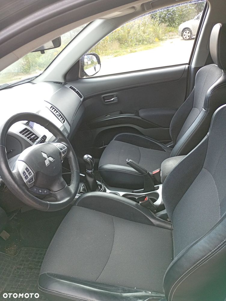 Mitsubishi Outlander 2.0 Intense 2WD EU5 - 11