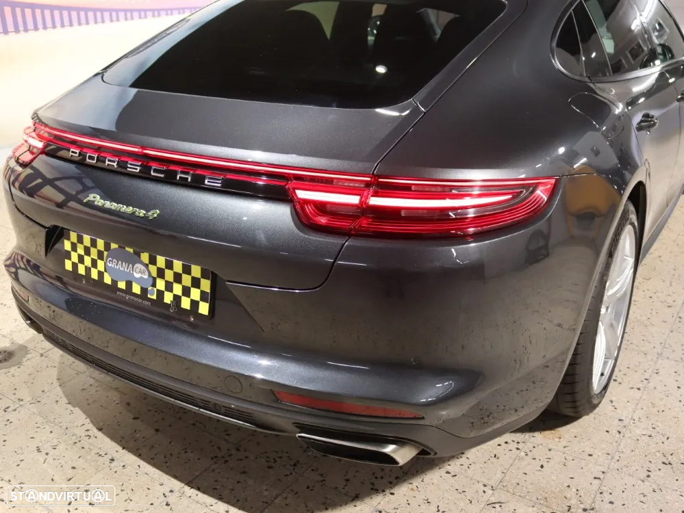 Porsche Panamera 4 E-Hybrid - 44
