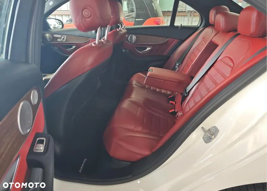 Mercedes-Benz Klasa C 300 4Matic 9G-TRONIC AMG Line - 11