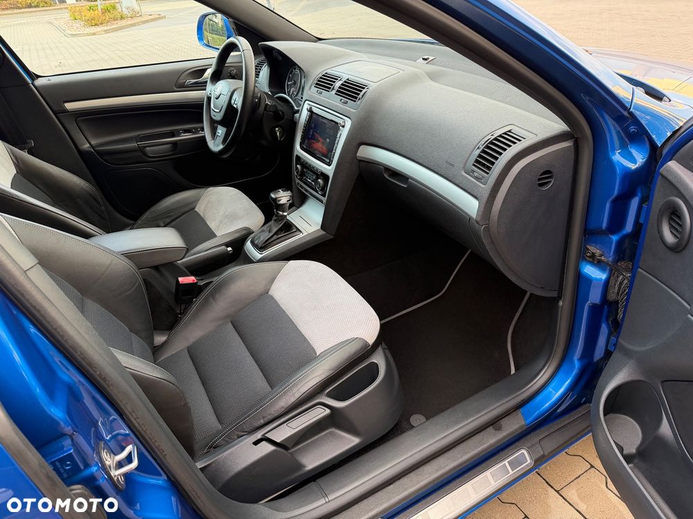 Skoda Octavia 2.0 TSI DSG RS - 12