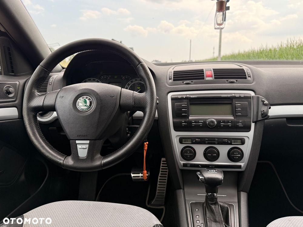Skoda Octavia 2.0 TDI DPF RS DSG - 22