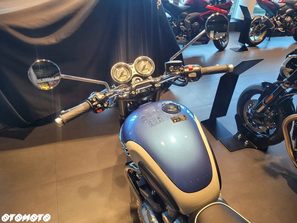 Triumph Bonneville - 4