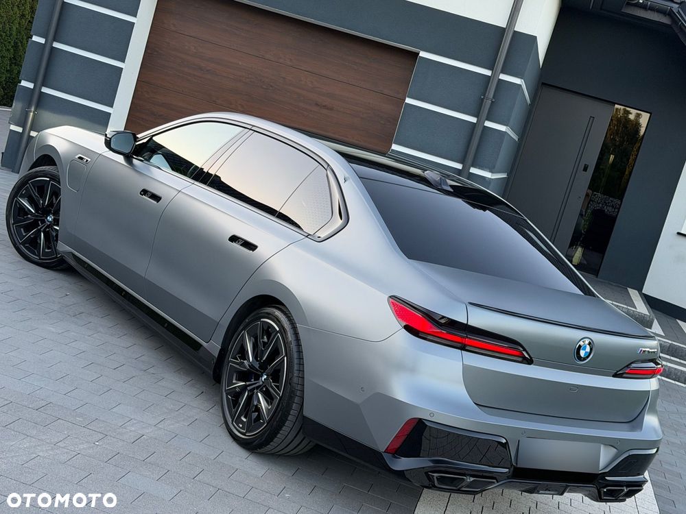 BMW Seria 7 M760e PHEV xDrive Individual Edition sport - 26