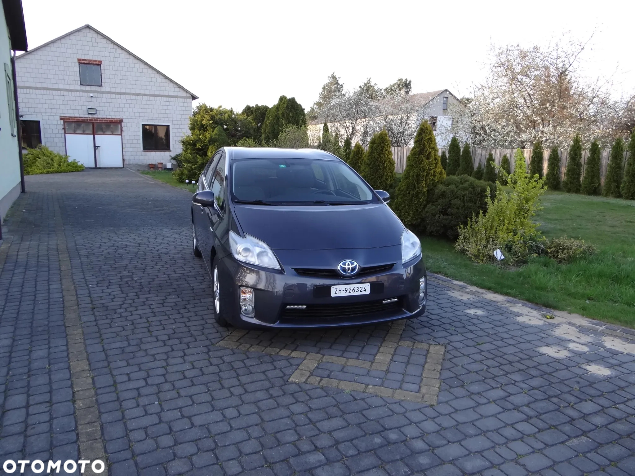 Toyota Prius (Hybrid) - 3