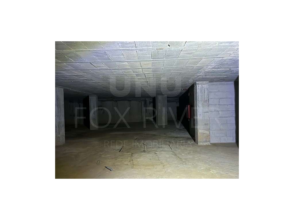 Garagem com capacidade de 48 lugares - Grande imagem: 3/12