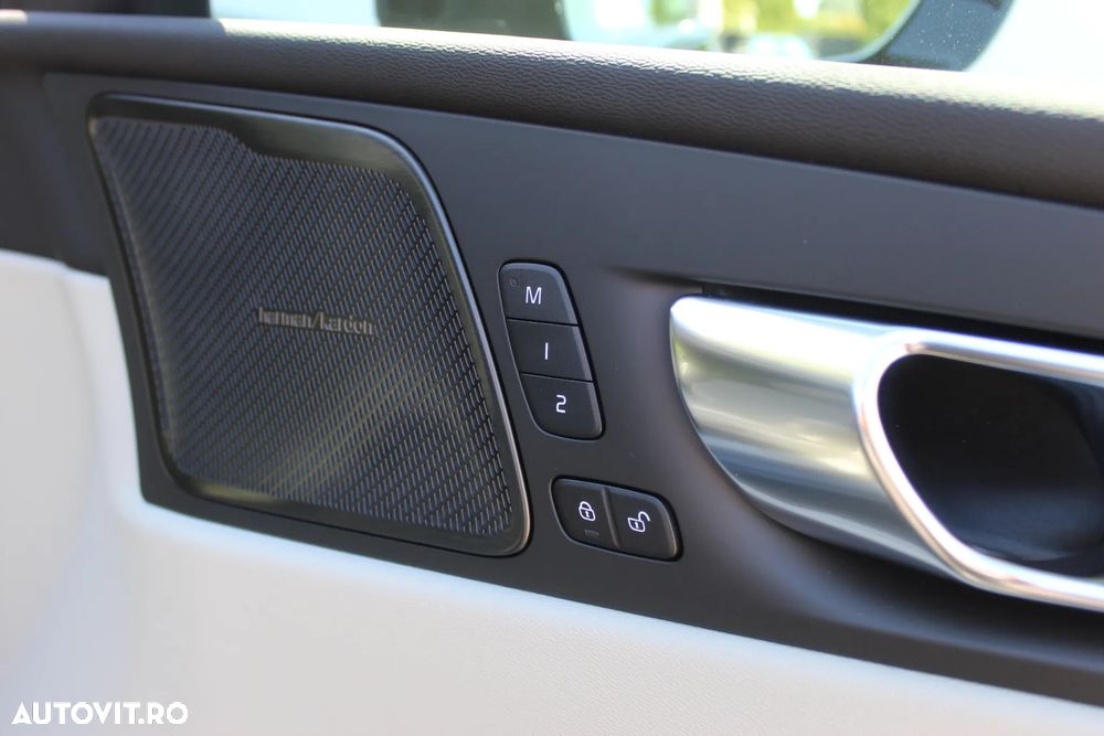 Volvo XC 60 T8 AWD AT PHEV Plus Dark - 35