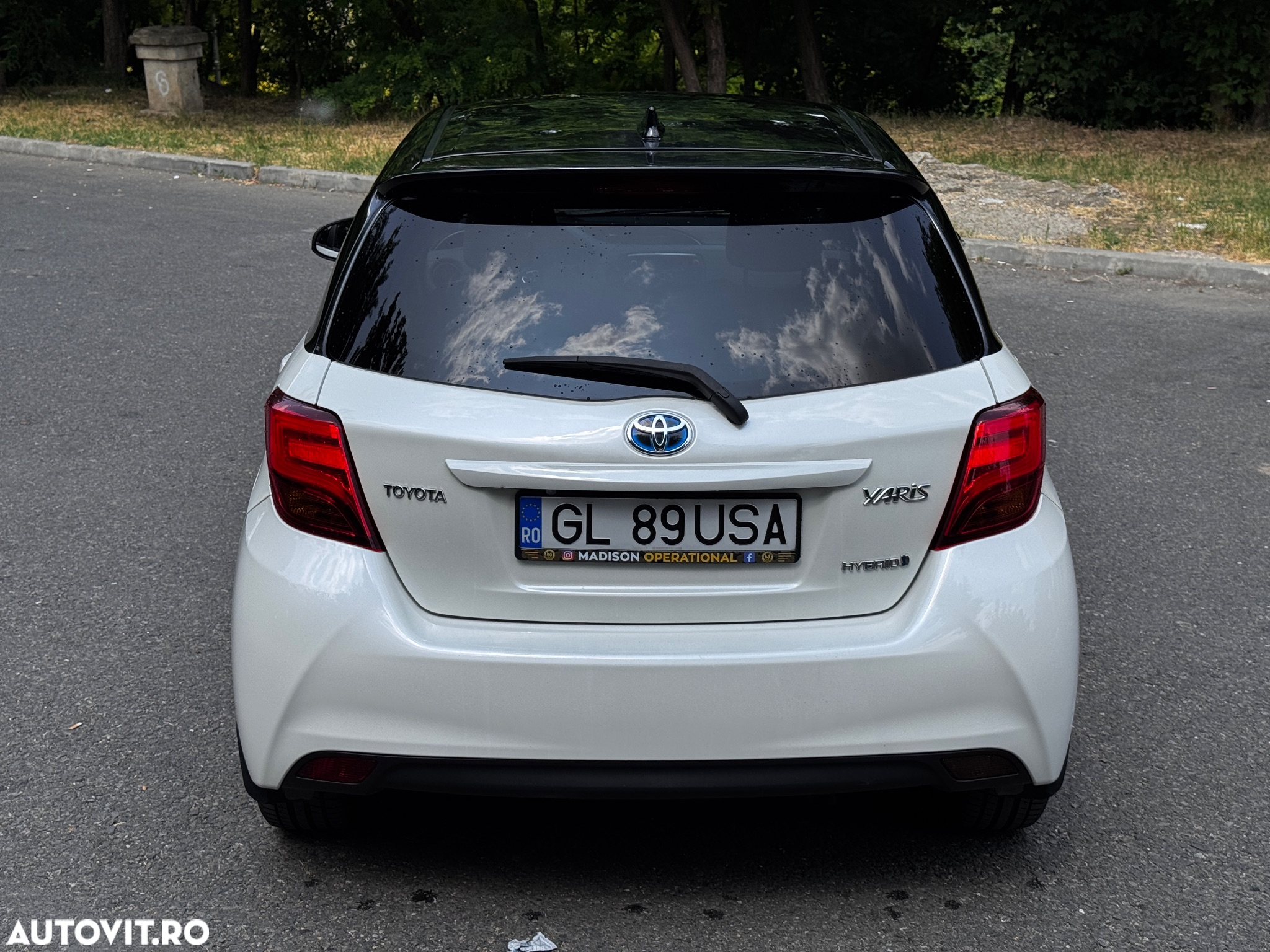 Toyota Yaris 1.5 VVT-i HSD Bi-Tone W&B - 3
