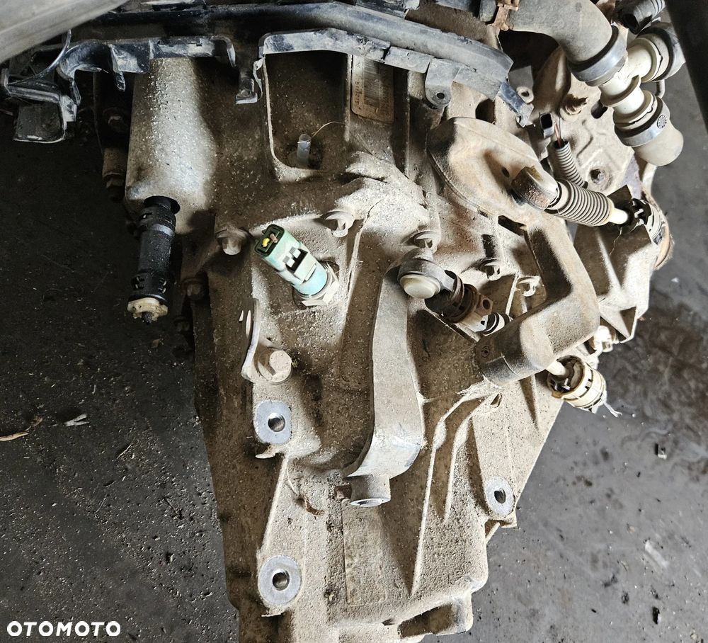 Dacia Duster 1.5 DCI skrzynia biegów 4x4 TL8 B000 reduktor skrzyni - 2
