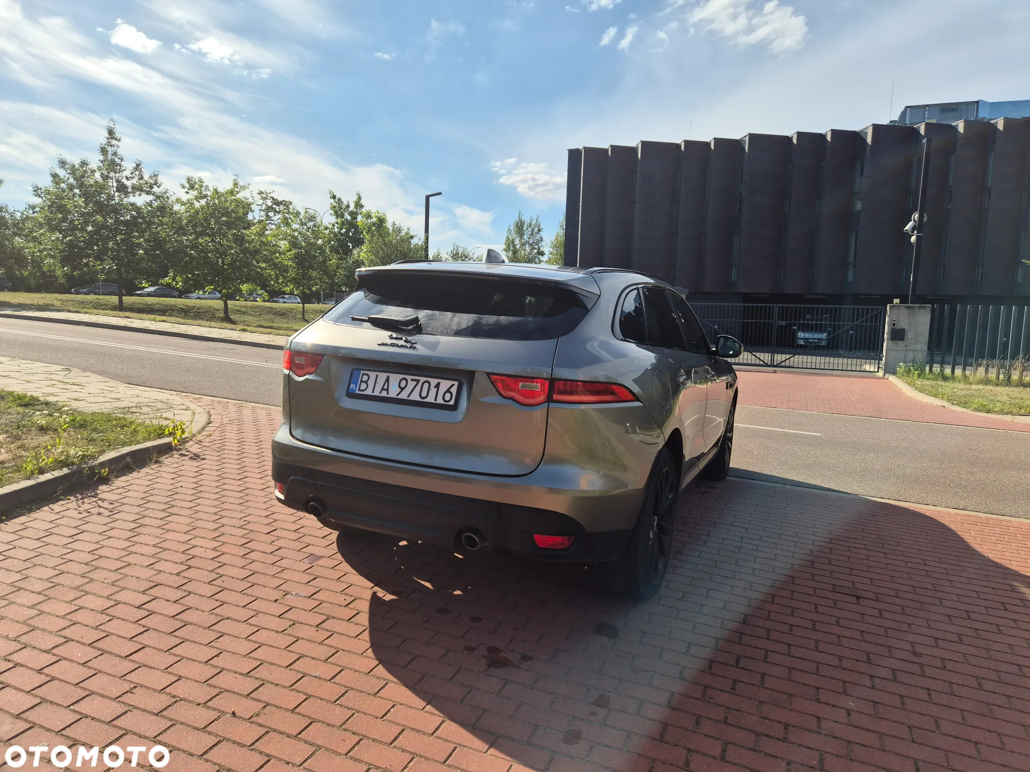 Jaguar F-Pace 25t AWD Prestige - 4