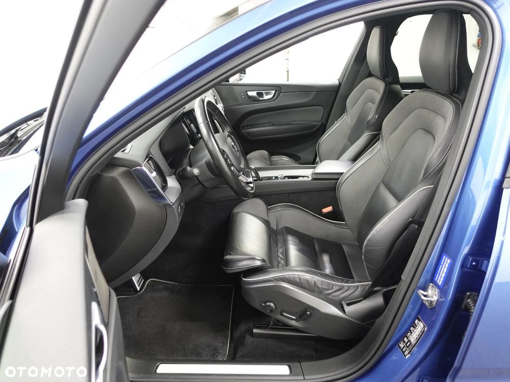 Volvo XC 60 B4 D AWD R-Design - 18