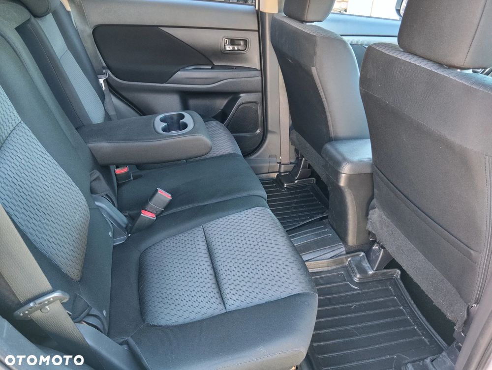 Mitsubishi Outlander - 12