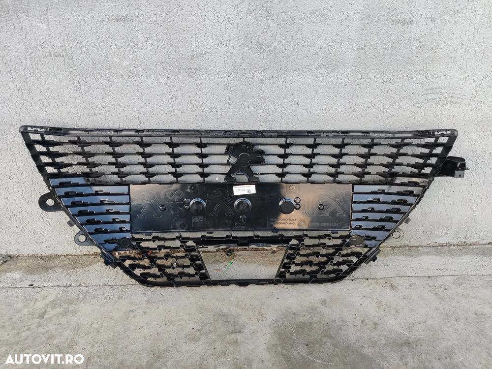 Grila bara fata Peugeot 208 II 2019-2023 defect 9823210080 / 9828636480 - 6
