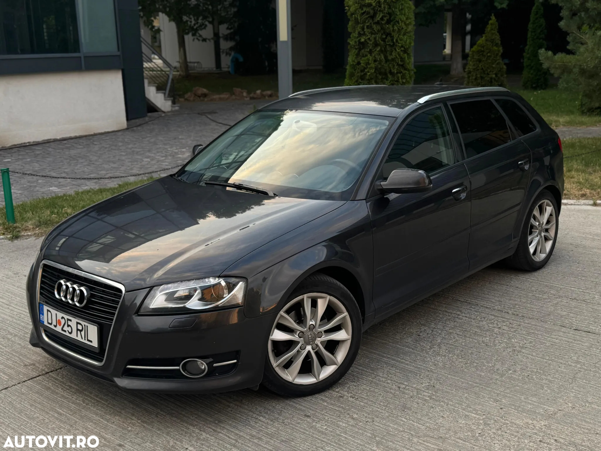 Audi A3 2.0 TDI Sportback DPF Attraction - 2