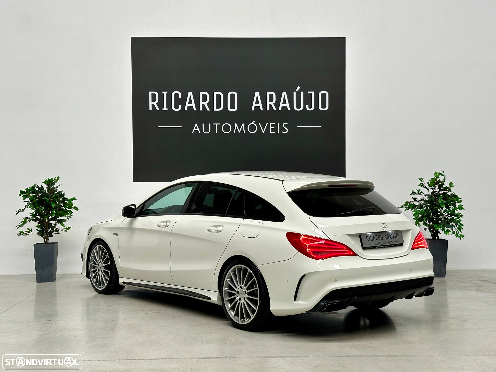 Mercedes-Benz CLA 45 AMG Shooting Brake 4Matic 7G-DCT - 3