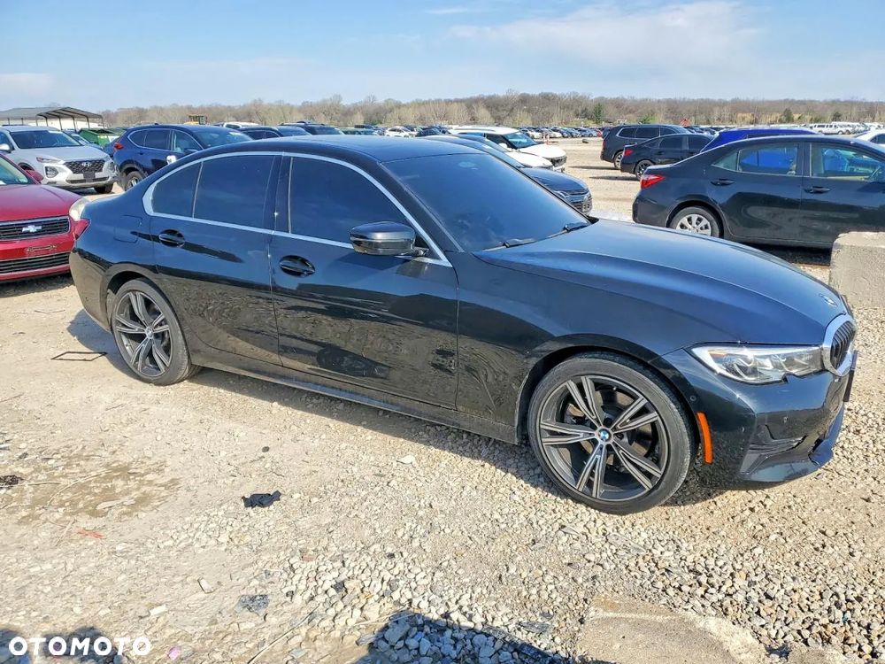 BMW Seria 3 330i xDrive Sport Line - 2