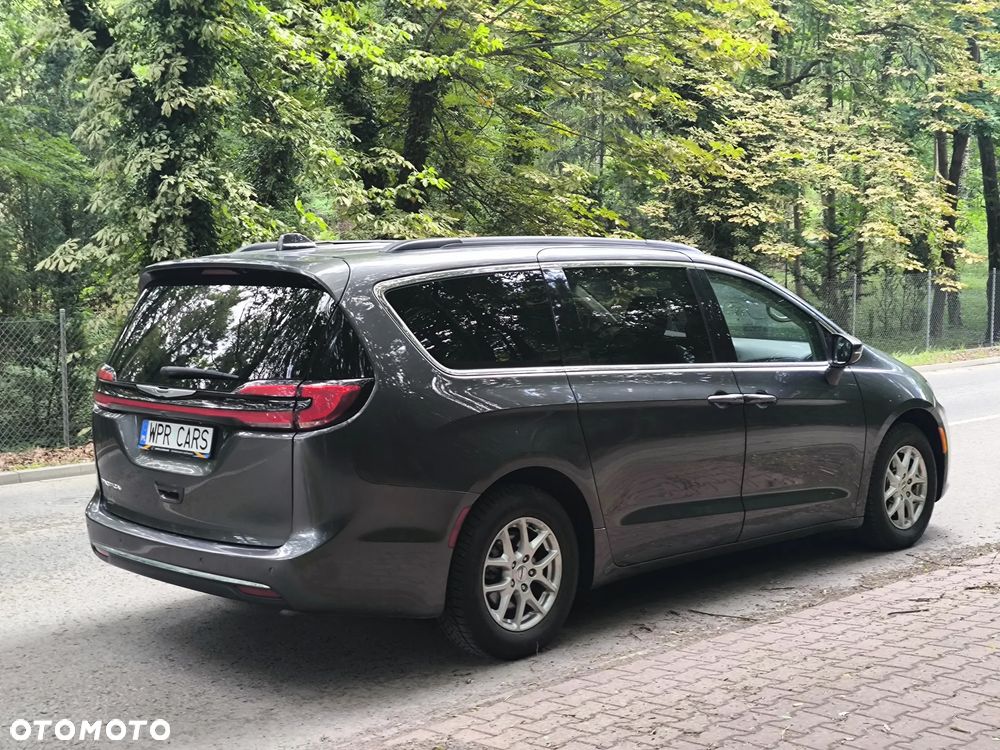 Chrysler Pacifica - 5