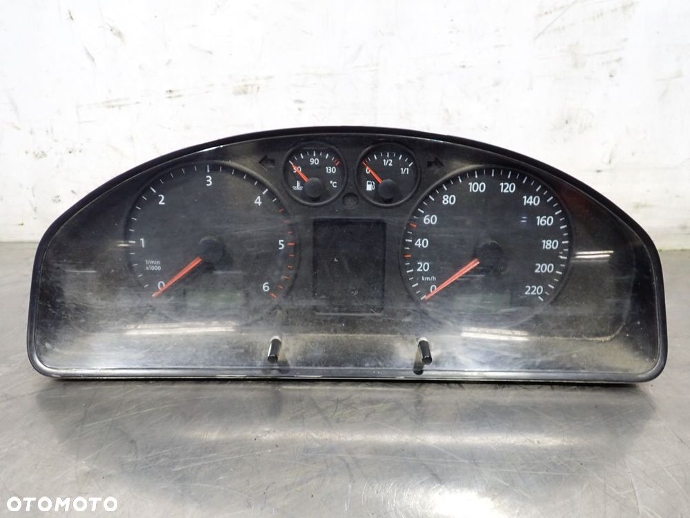 LICZNIK VOLKSWAGEN T5 88311346 - 2