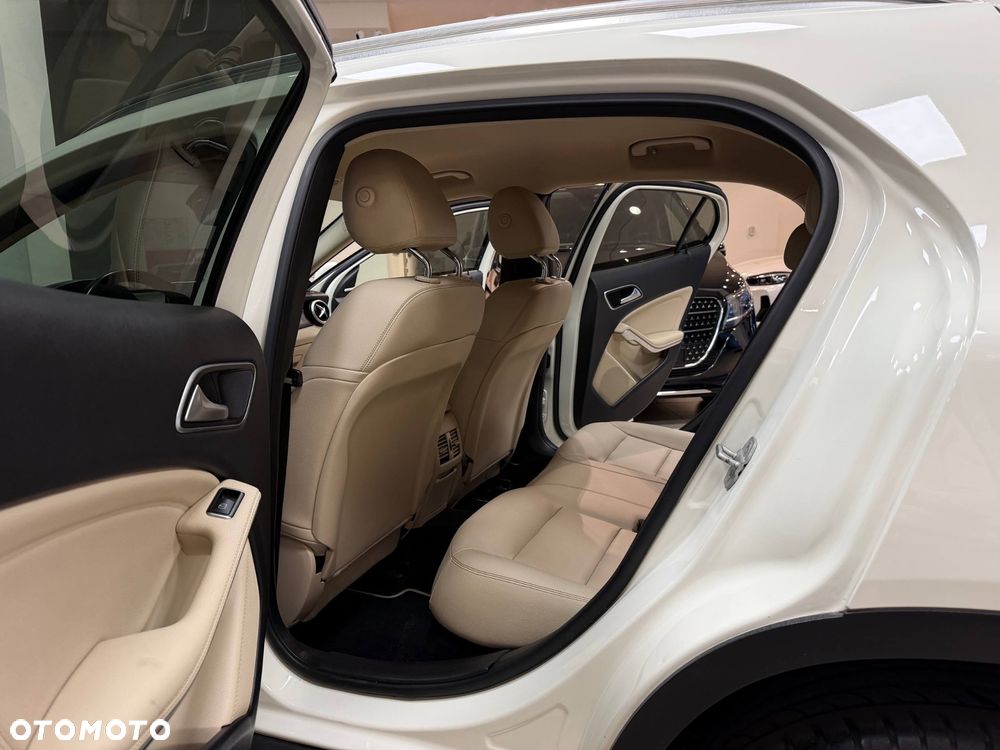 Mercedes-Benz GLA 250 7G-DCT SCORE - 31