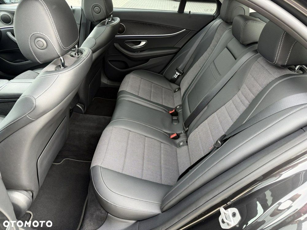 Mercedes-Benz Klasa E 400 d 4Matic 9G-TRONIC AMG Line - 32
