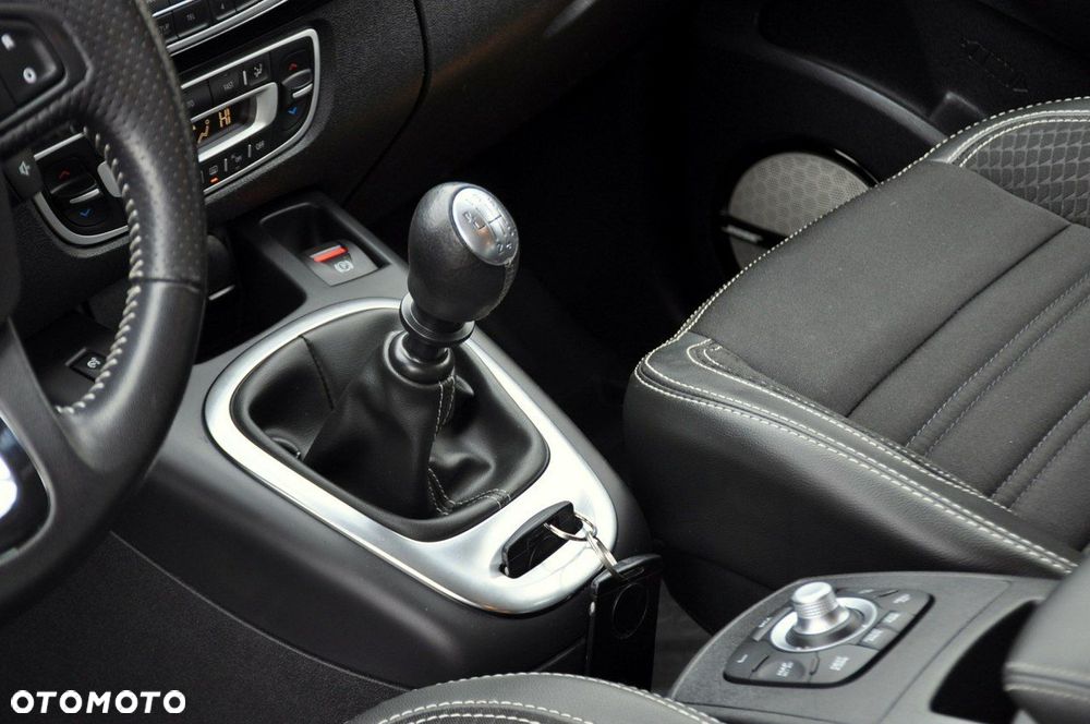 Renault Grand Scenic - 36