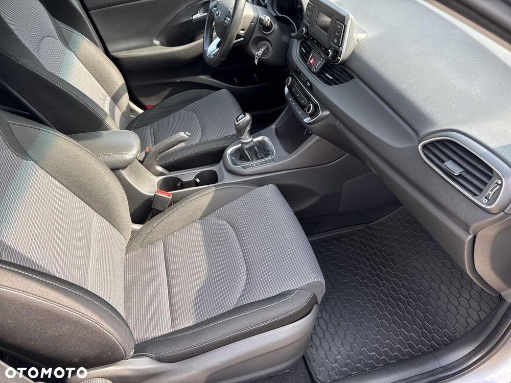 Hyundai i30 1.5 DPI Classic + - 31