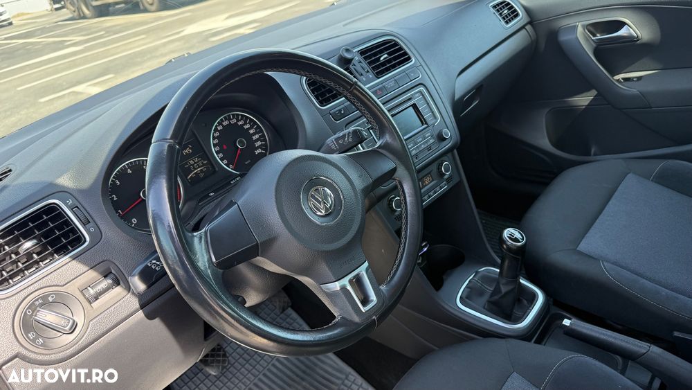 Volkswagen Polo ver-1-2-tsi-blue-motion-technology-style - 13