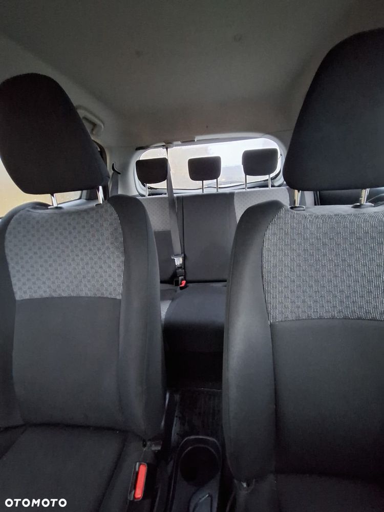 Toyota Yaris - 10