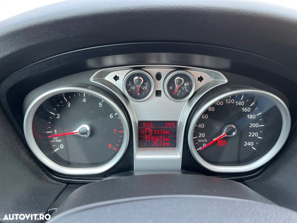 Ford Focus 1.4i Ambiente - 24