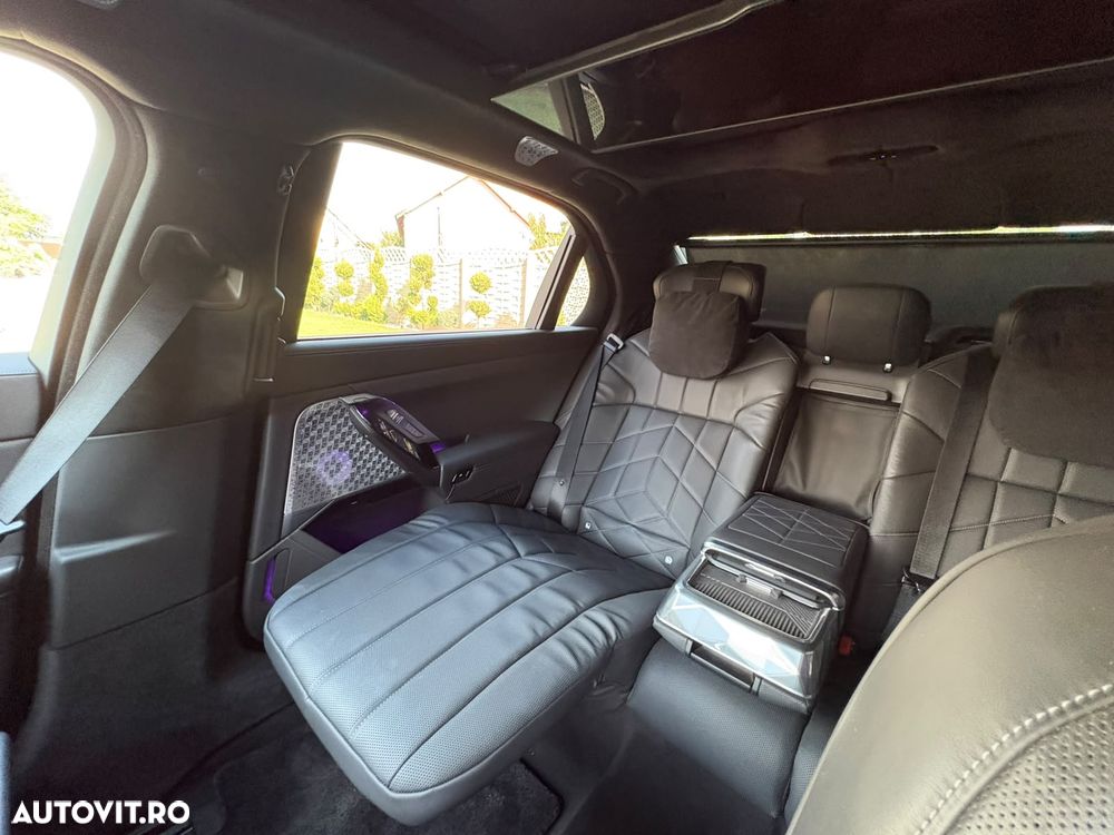 BMW Seria 7 740d xDrive MHEV - 17