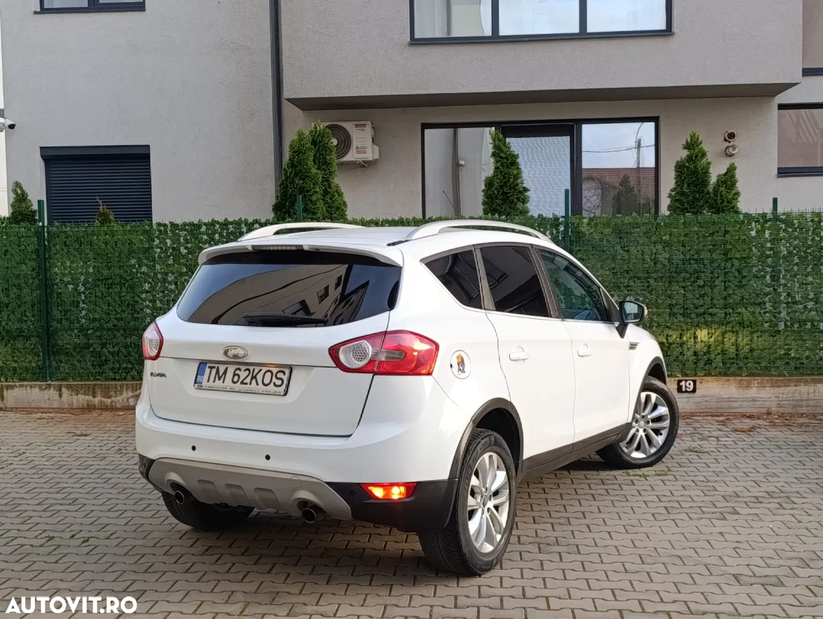 Ford Kuga - 4
