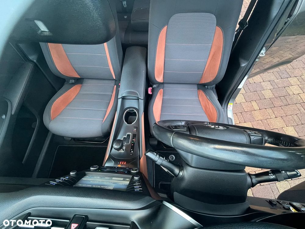 Toyota Avensis 1.8 Premium MS - 19
