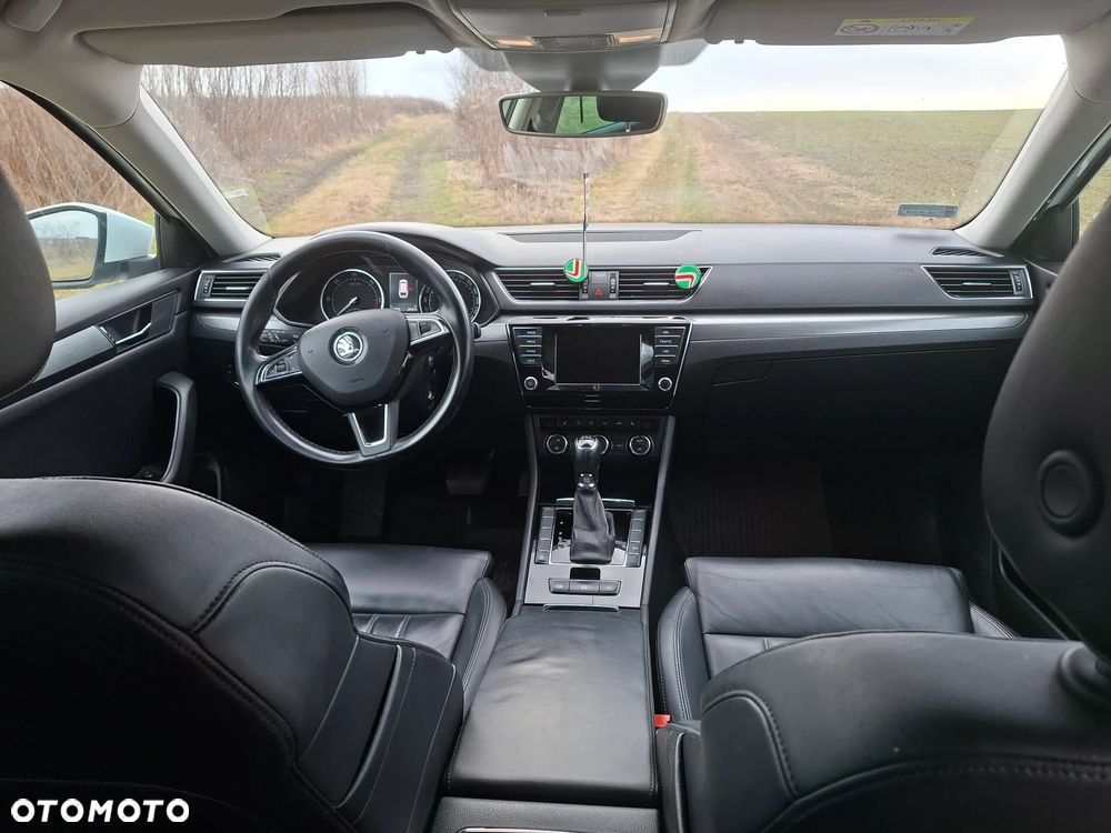 Skoda Superb 2.0 TDI DSG Premium Edition - 17
