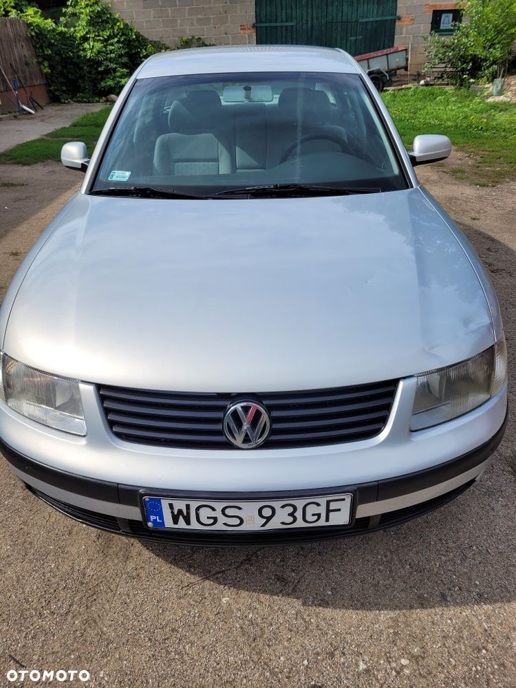 Volkswagen Passat 1.9 TDI Comfortline - 1