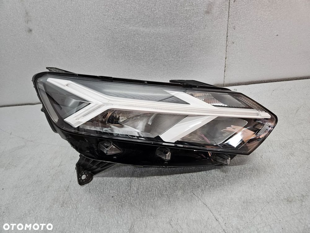 Dacia Sandero III Lampa przód - 1