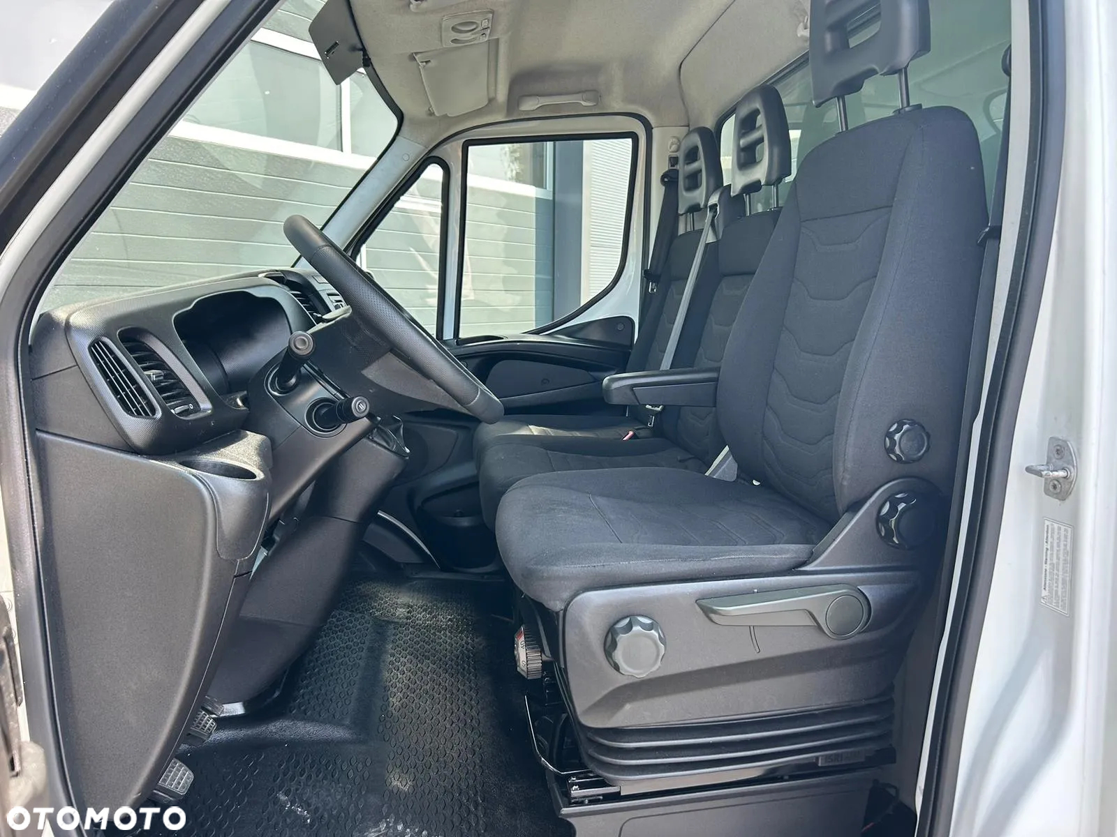 Iveco Daily 35C15 3.0 HPI Kontener 8 palet + winda 750kg + drzwi boczne **Niski przebieg**KLIMA**Serwis**Sprowadzony**Bez AdBlue** - 10