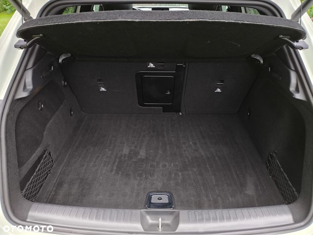 Mercedes-Benz GLA 250 4-Matic AMG Line - 28