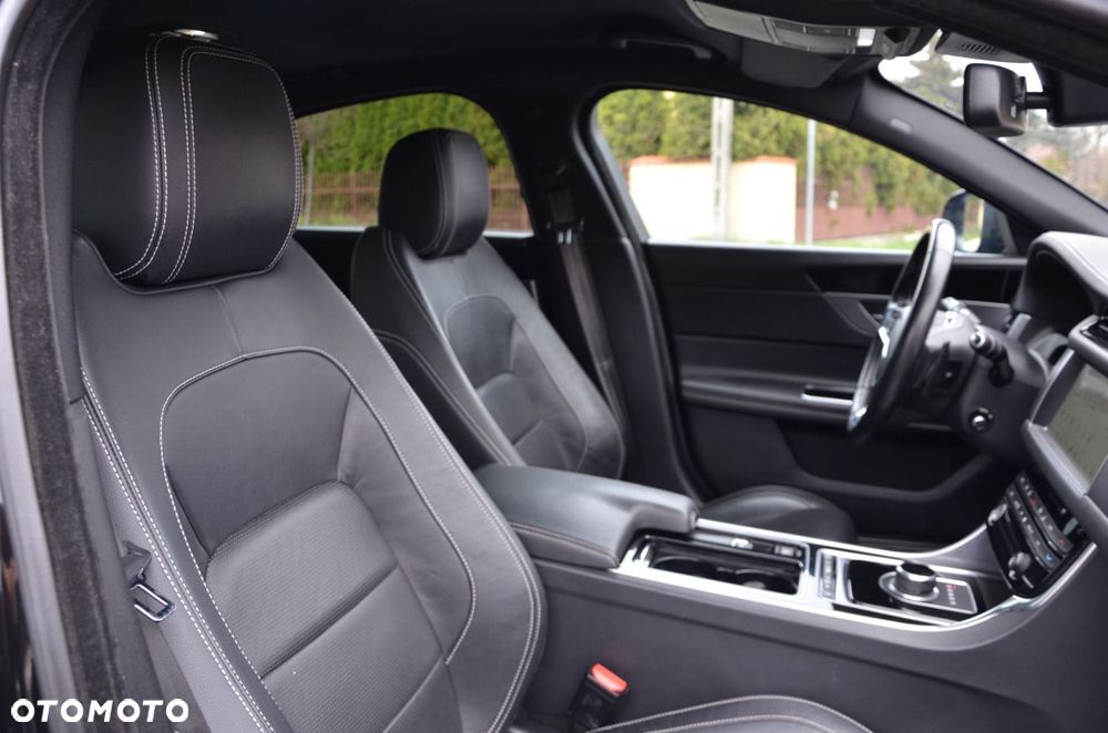 Jaguar XF 3.0 TDV6 R-Sport - 21