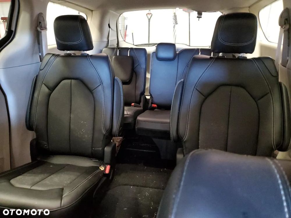 Chrysler Pacifica - 9