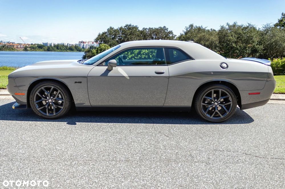 Dodge Challenger 5.7 R/T - 8
